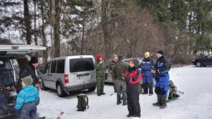 Osanottajia purkautui autoletkasta ihan mukava joukko.